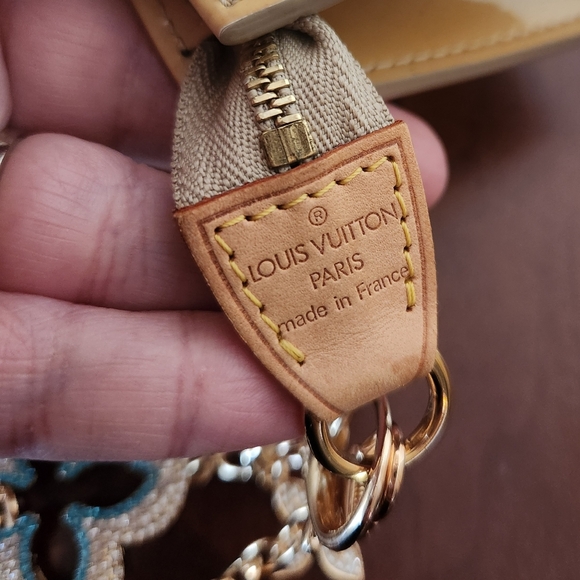 Louis Vuitton Monogram Vernis Pochette Bag - Picture 4 of 8